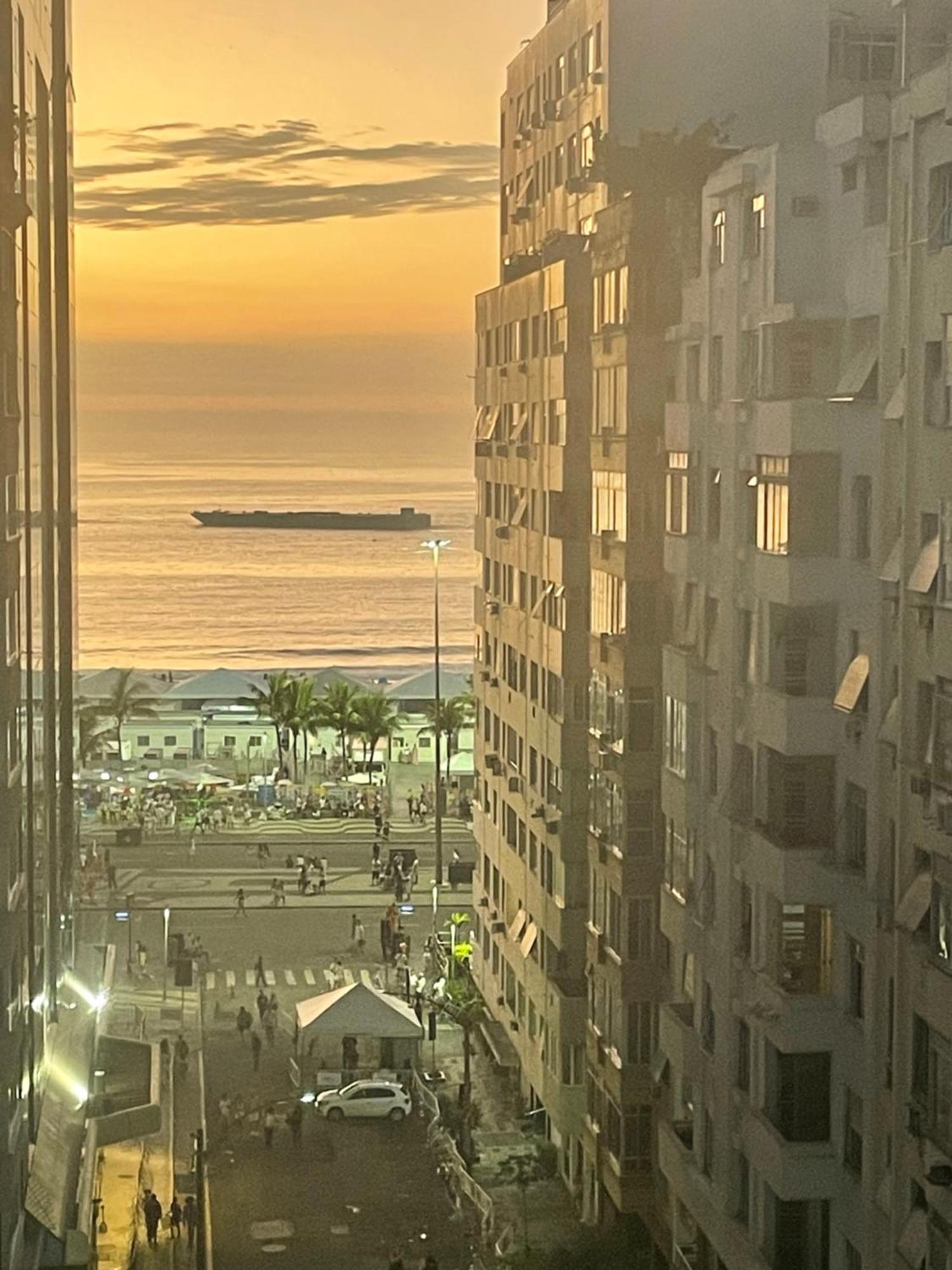 Apartamento Copacabana, Vista para o mar e com garagem, não cabe carros grandes Rio de Janeiro Exterior foto